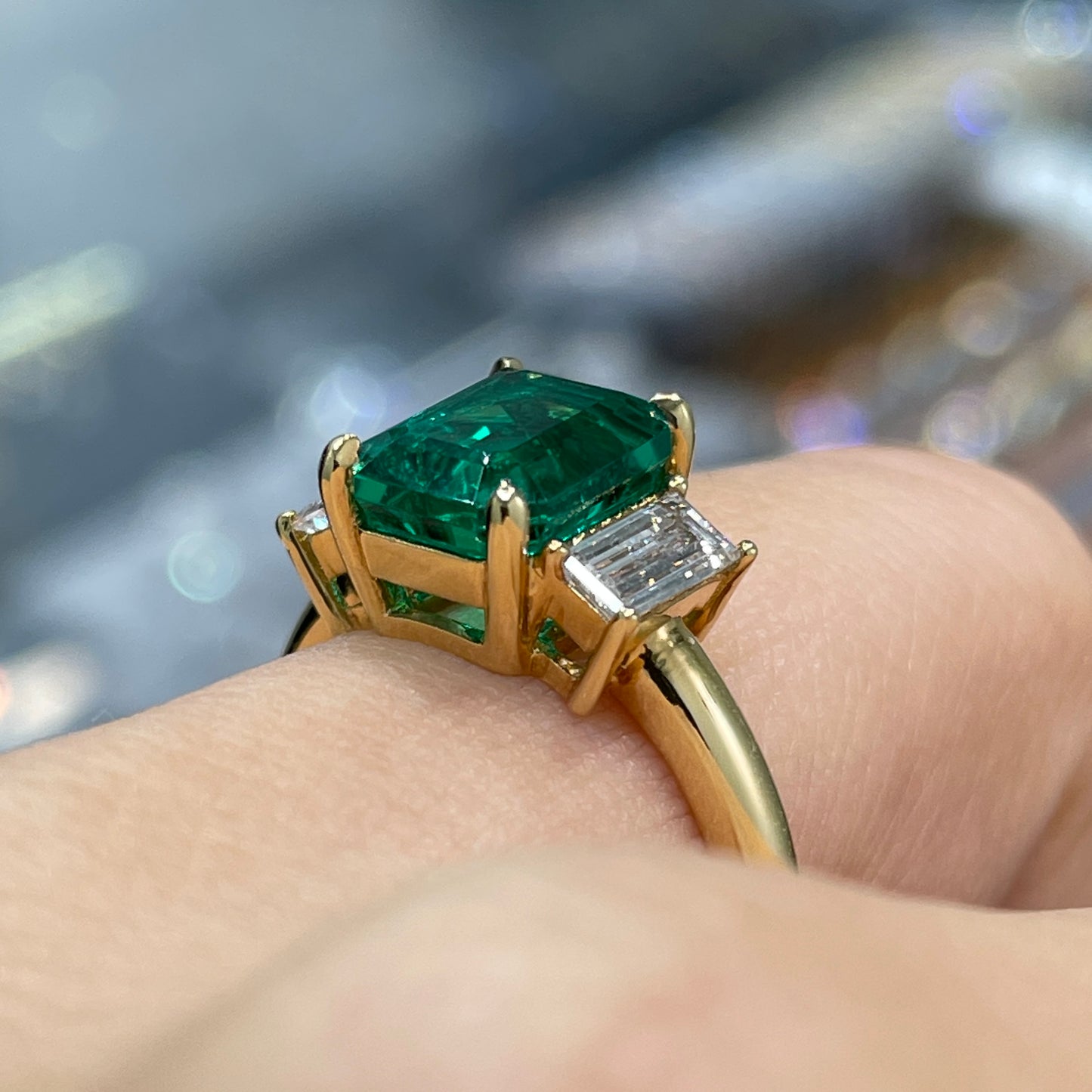 Lab Emerald 2.5ct three stone setting ring
