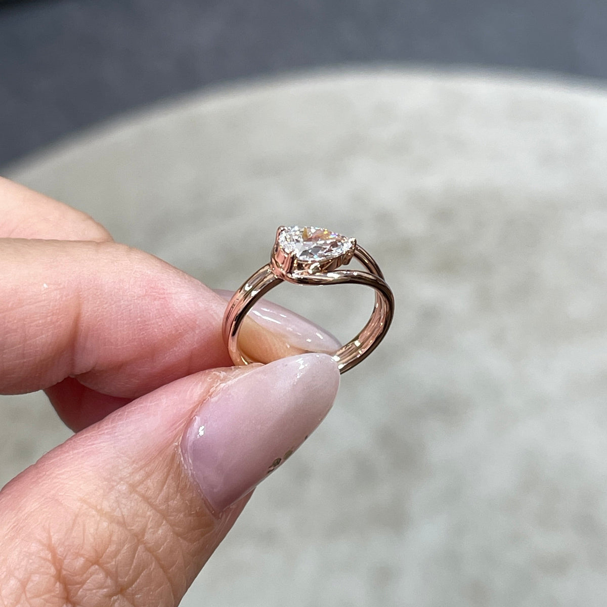 9K Lab diamond pear shape 0.5ct knot pinky ring