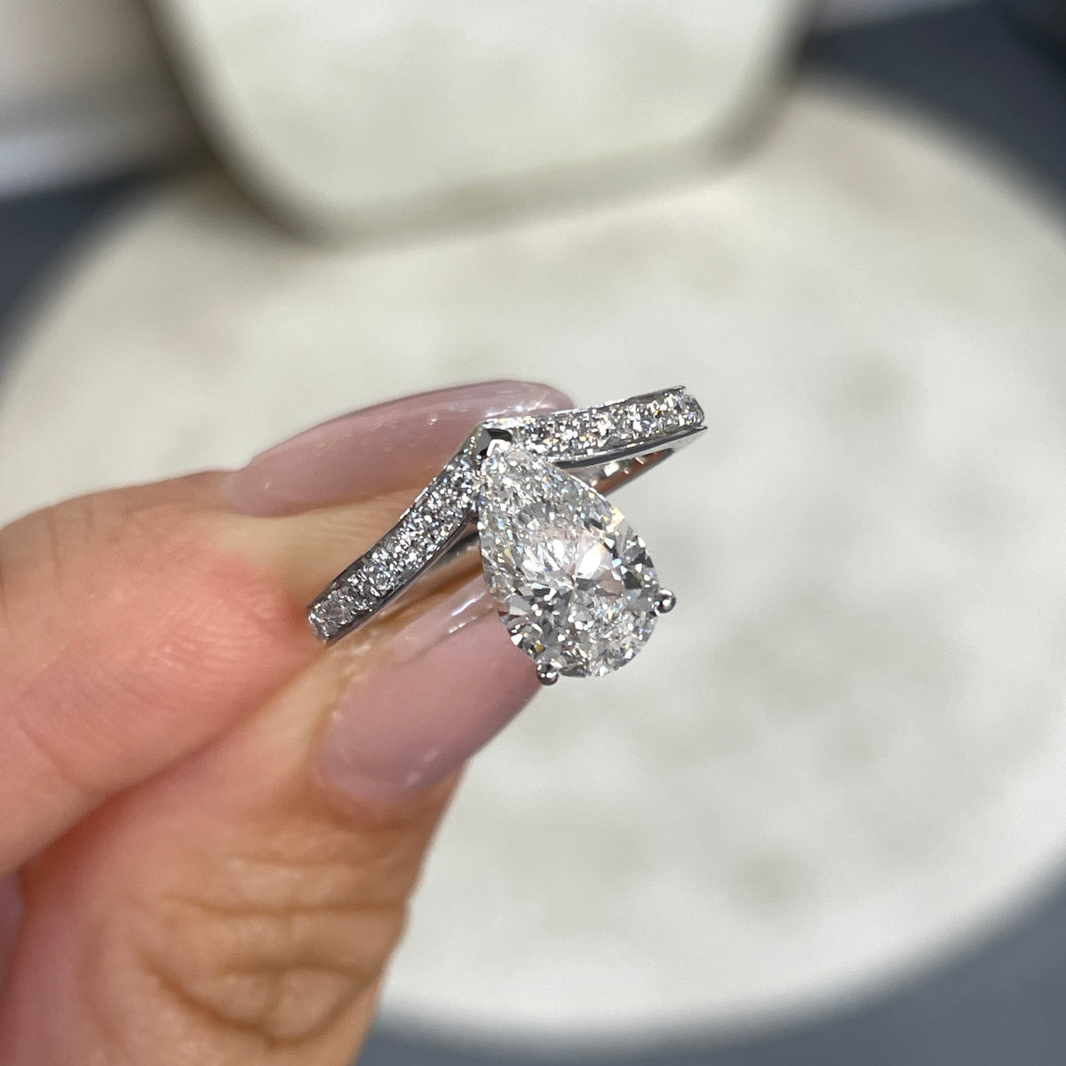 IGI Lab diamond Pear shape 1.5ct v shape channel set ring