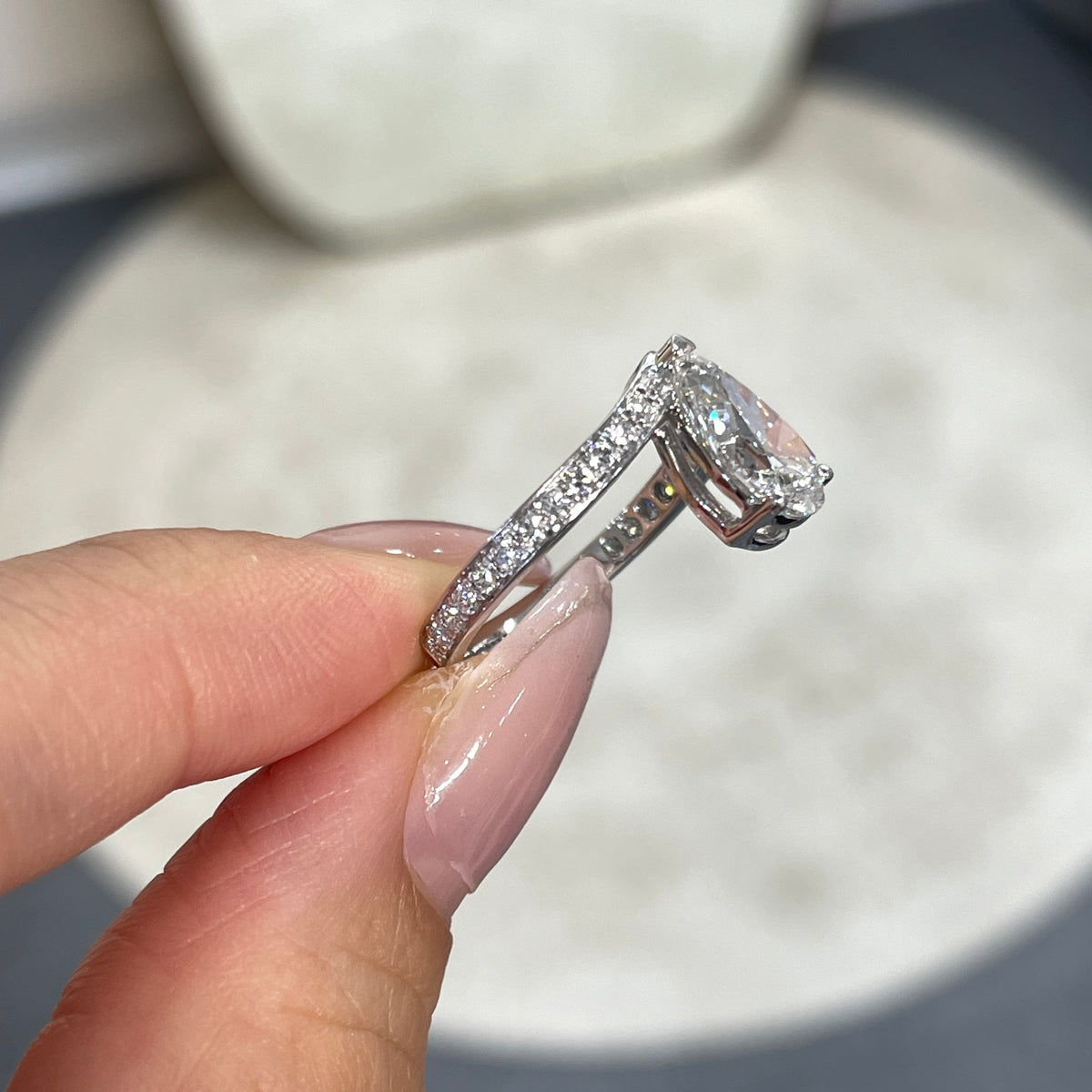 IGI Lab diamond Pear shape 1.5ct v shape channel set ring