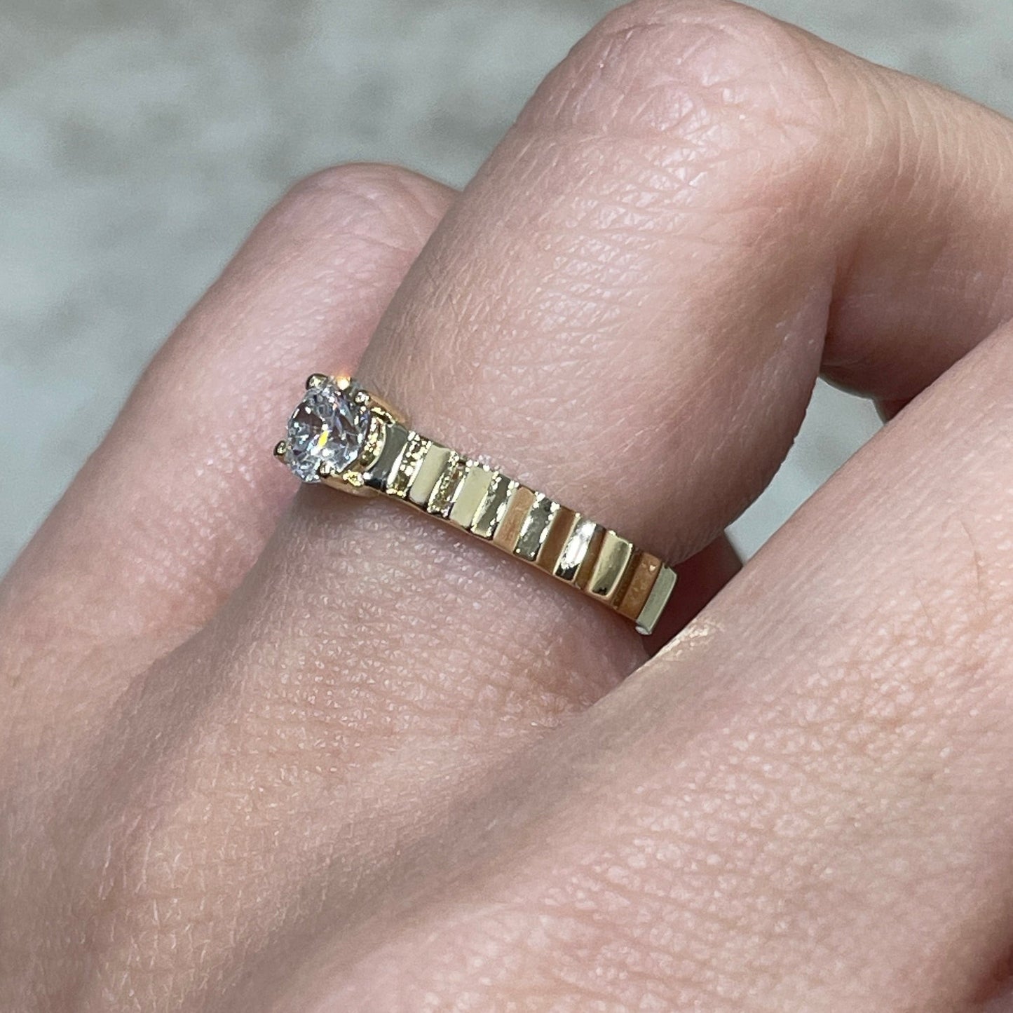 9k Lab diamond Round 0.5ct ladder ring