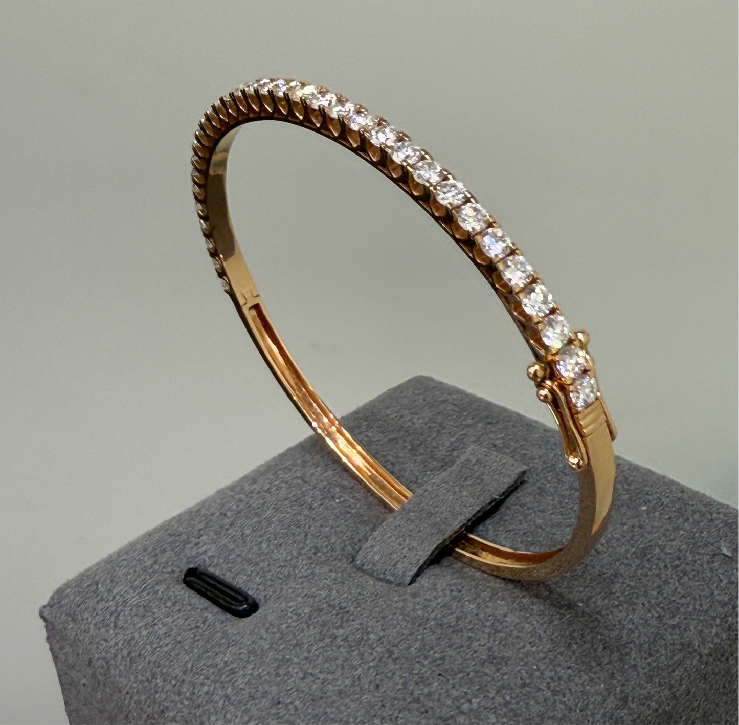 Lab diamond round 1.7ct four-prong half tennis bangle
