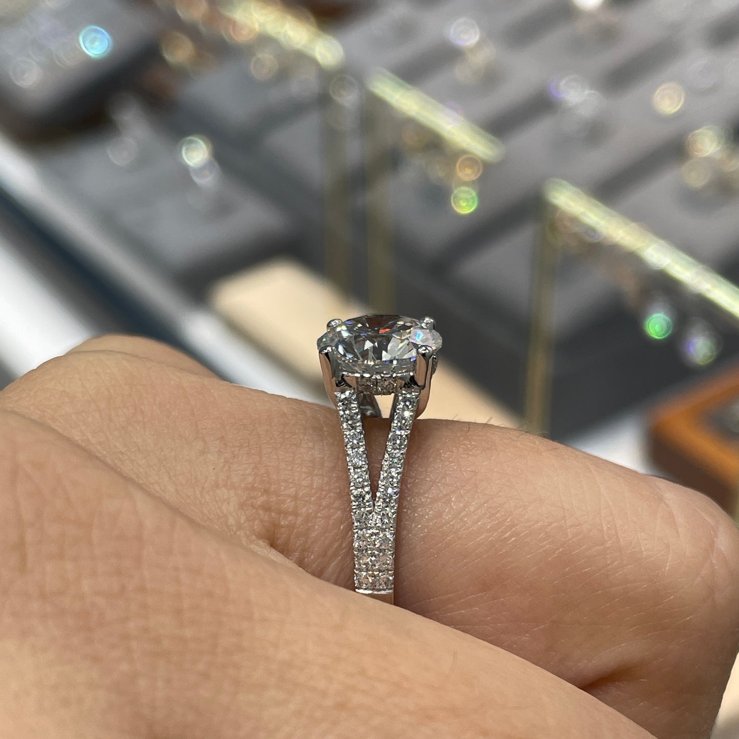 IGI Lab diamond round 2.5ct split shank pave ring