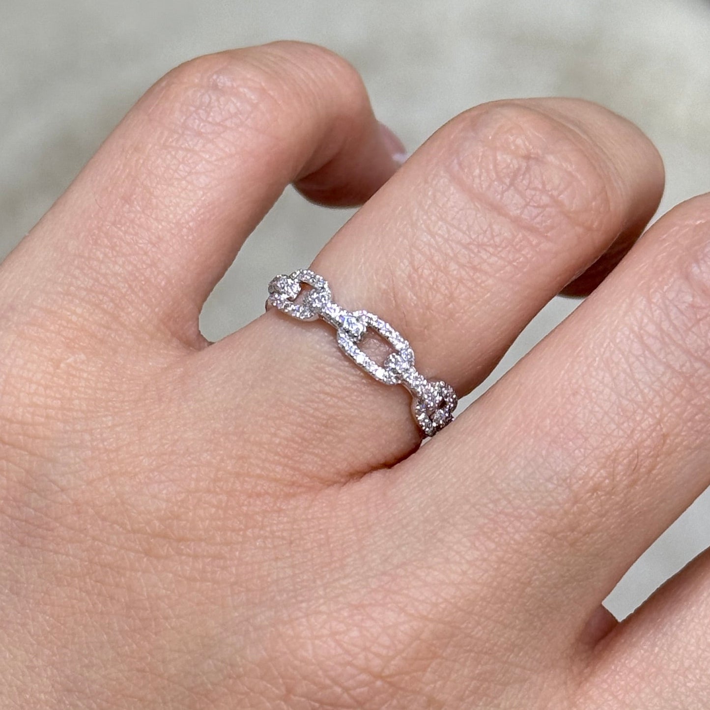 9k Lab diamond round 0.3ct chain link ring