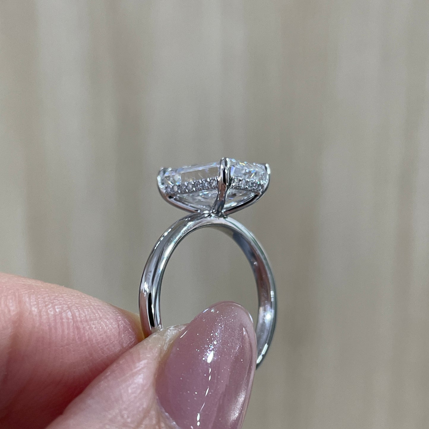 IGI lab diamond Emerald cut 2.5ct four-prong underhao ring