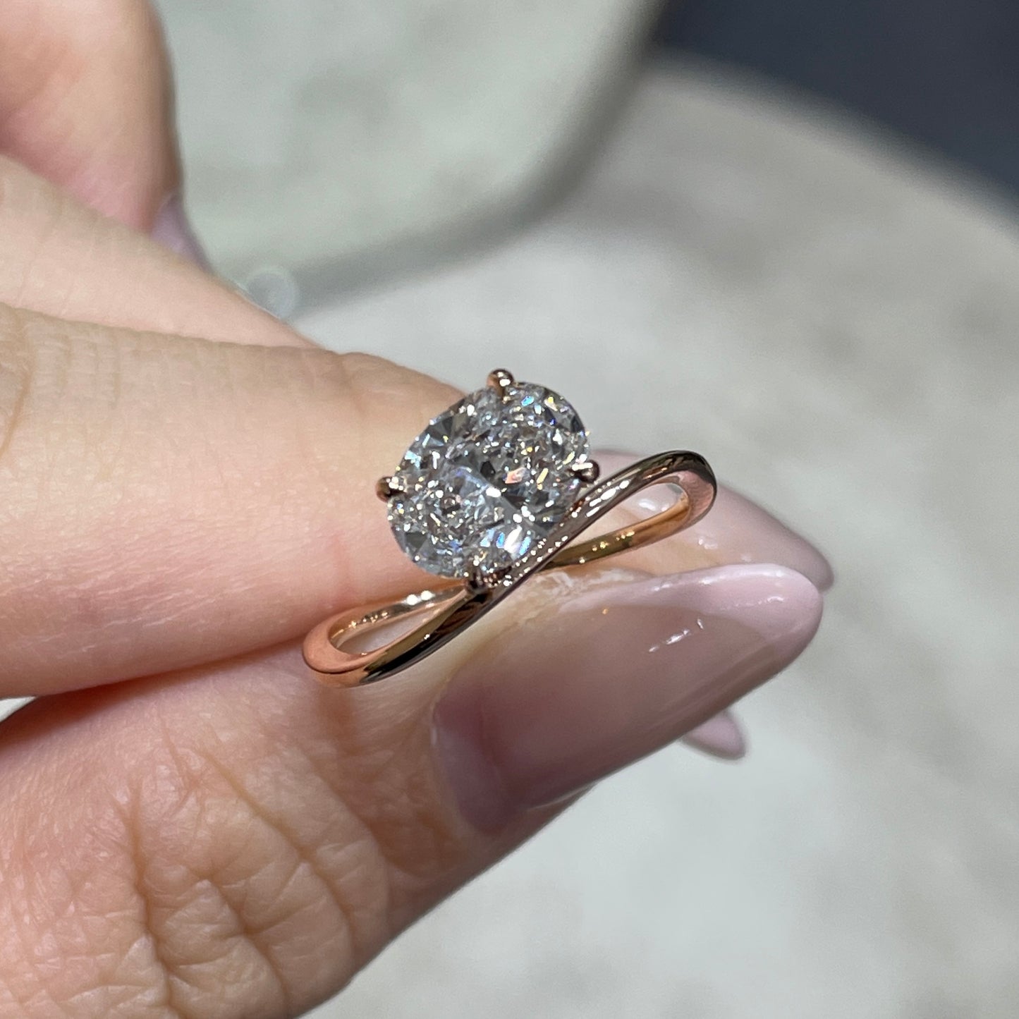 IGI lab diamond Oval 1.5ct four-prong wavy ring