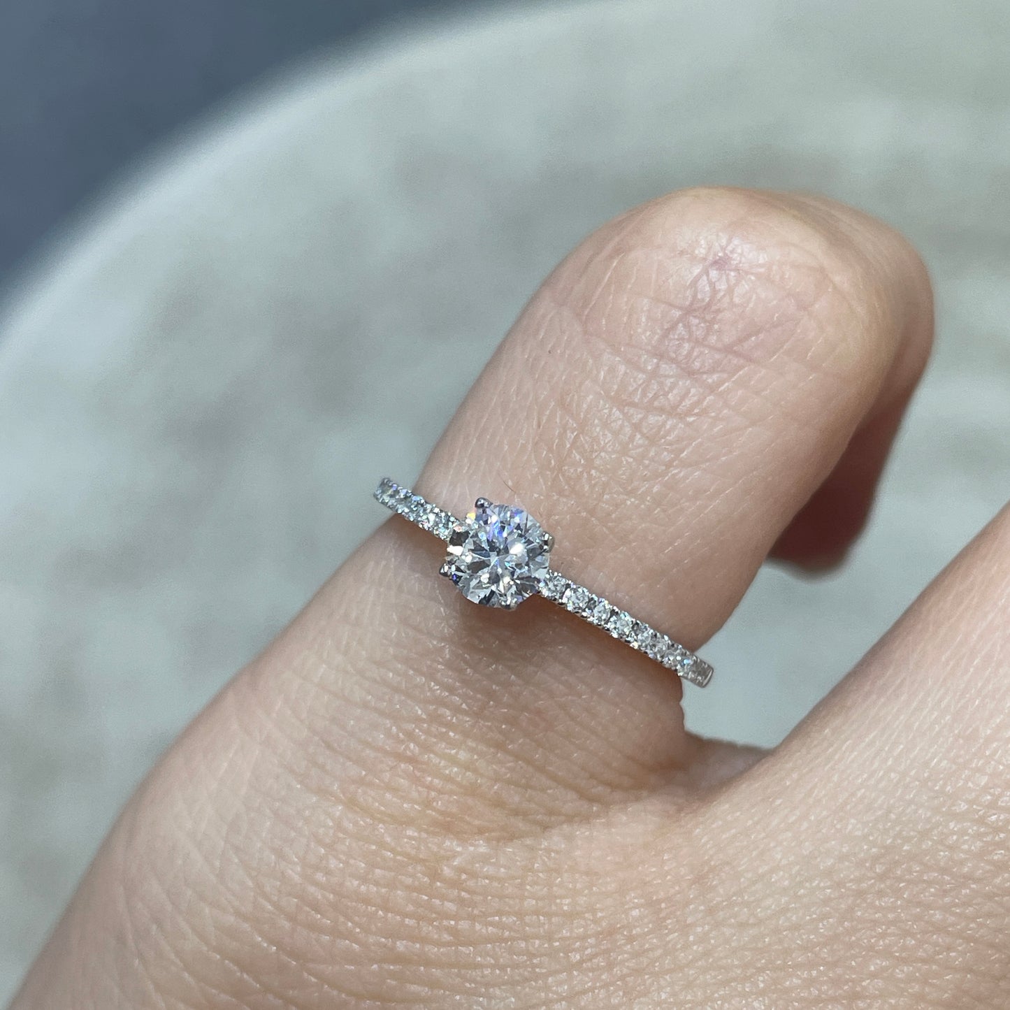 Lab diamond round 0.4ct four-prong pave ring