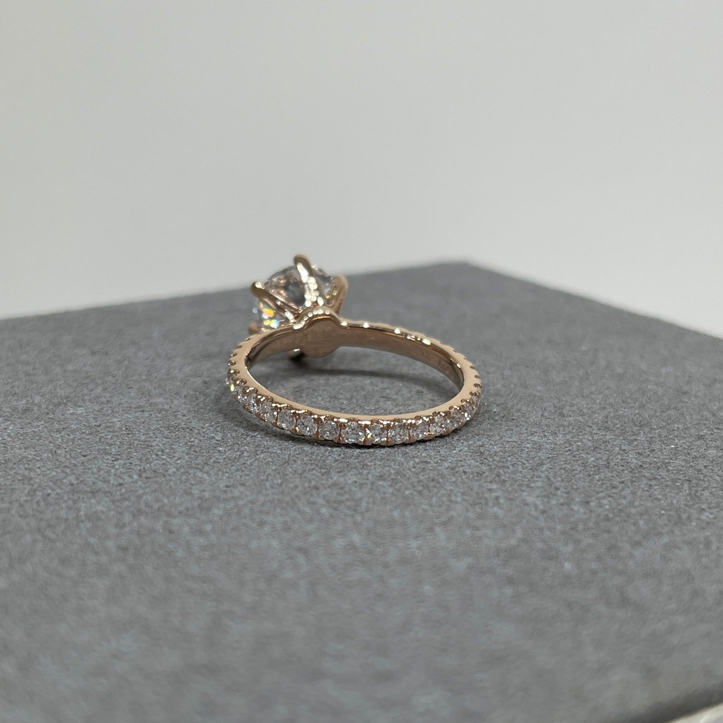 IGI lab diamond round 1.5ct six-prong full pave ring