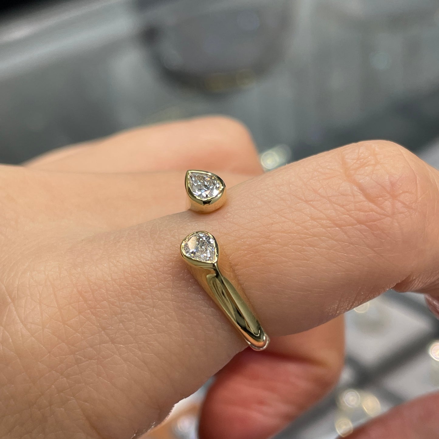 9K Lab diamond pear shape 0.4ct duo bezel open ring