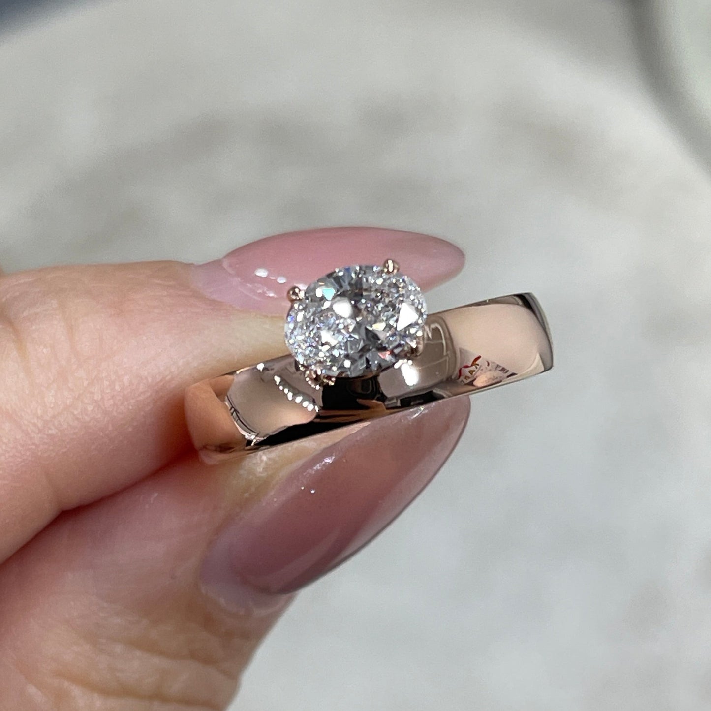 IGI Lab diamond Oval 0.7ct four-prong thick band ring