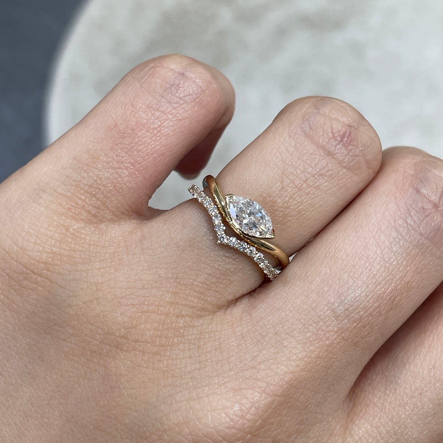 9k Lab diamond round 0.2ct half eternity v shape ring
