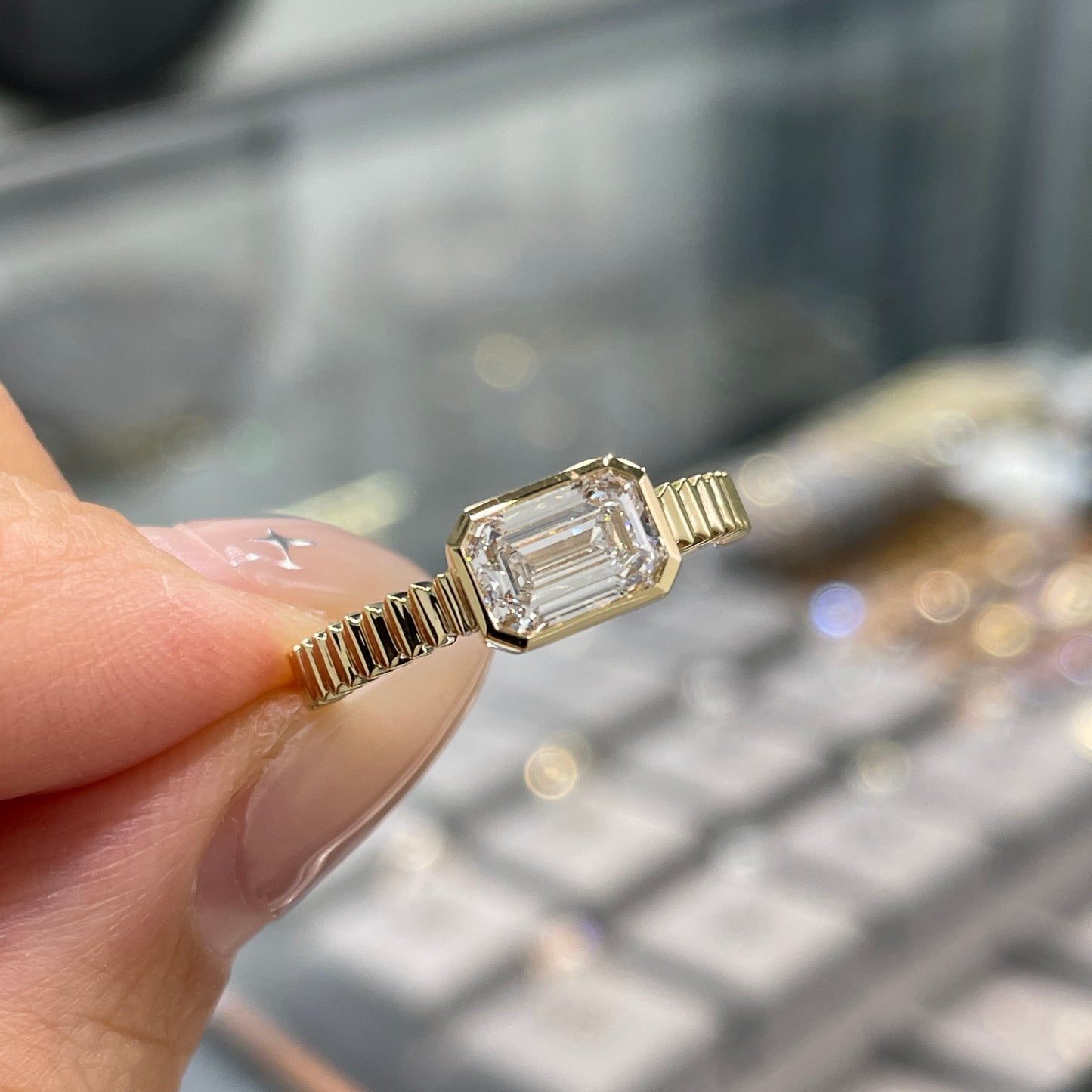 IGI Lab diamond Emerald cut 1ct bezel horizontal half sawtooth band ring