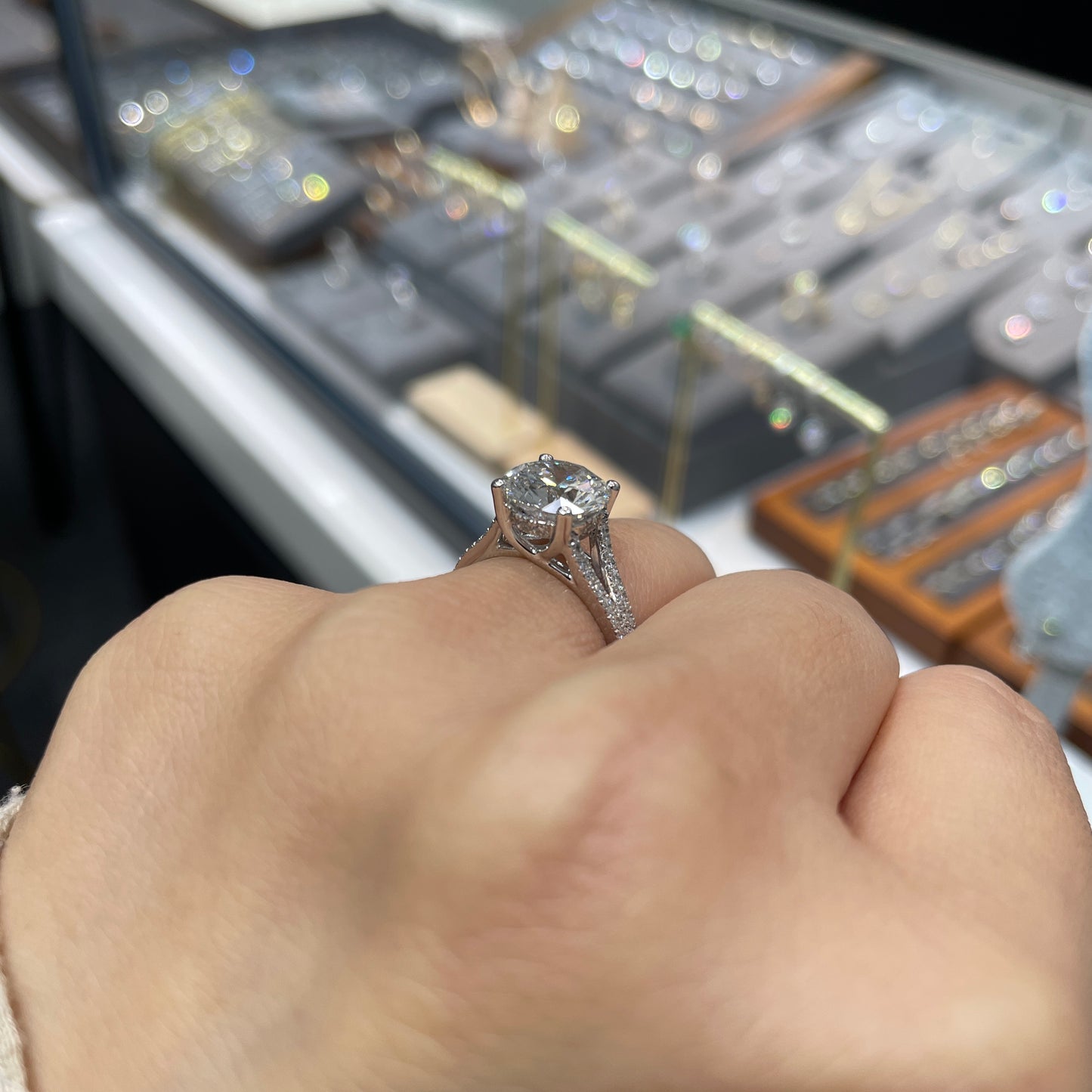 IGI Lab diamond round 2.5ct split shank pave ring