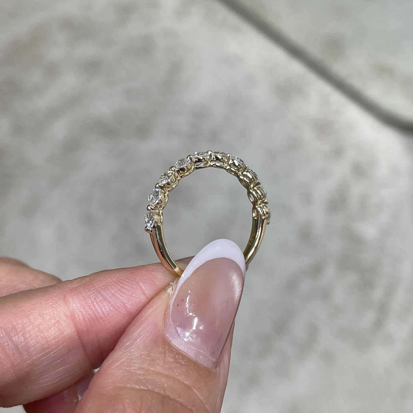 9k Lab Diamond round 0.75ct single-prong half eternity ring