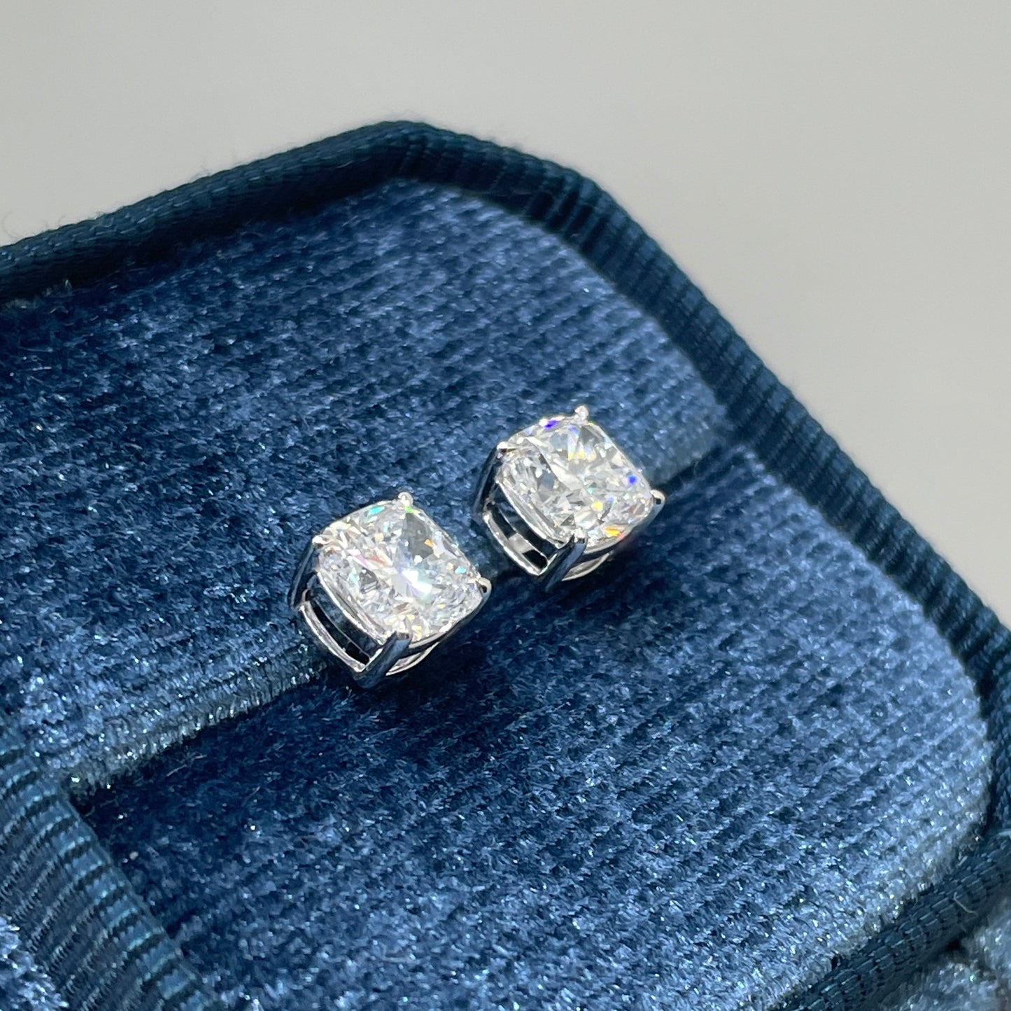 Lan diamond cushion cut 2ct four-prong stud earrings -pair