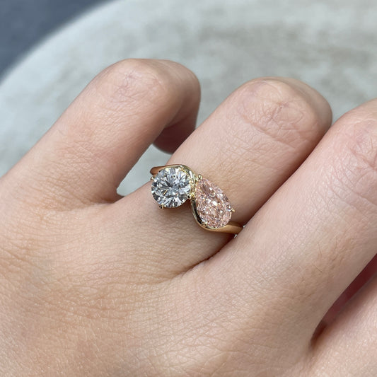 IGI lab pink diamond Pear 1ct with lab diamond round 1ct toi et moi wavy ring
