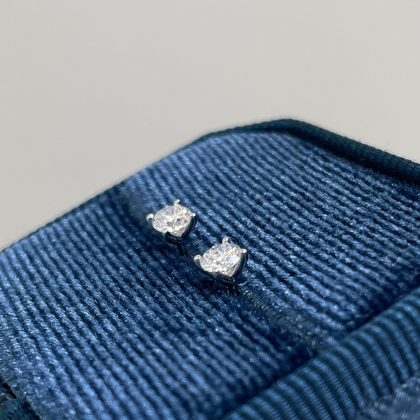 Lab diamond round 0.4ct four-prong stud earrings-each