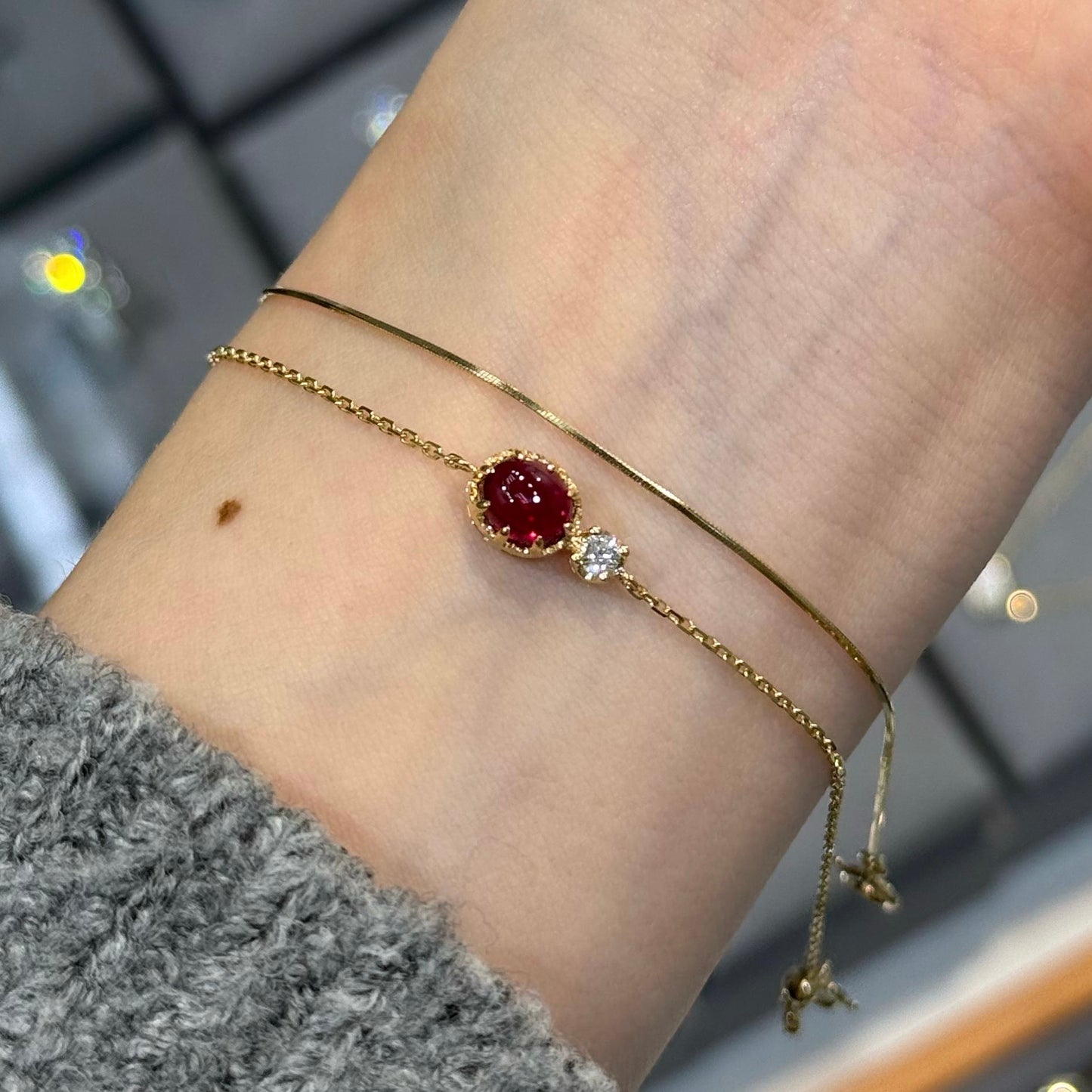 Lab Ruby oval 1ct with little diamond bracelet