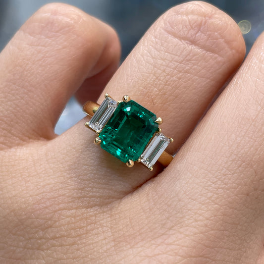 Lab Emerald 2.5ct three stone setting ring