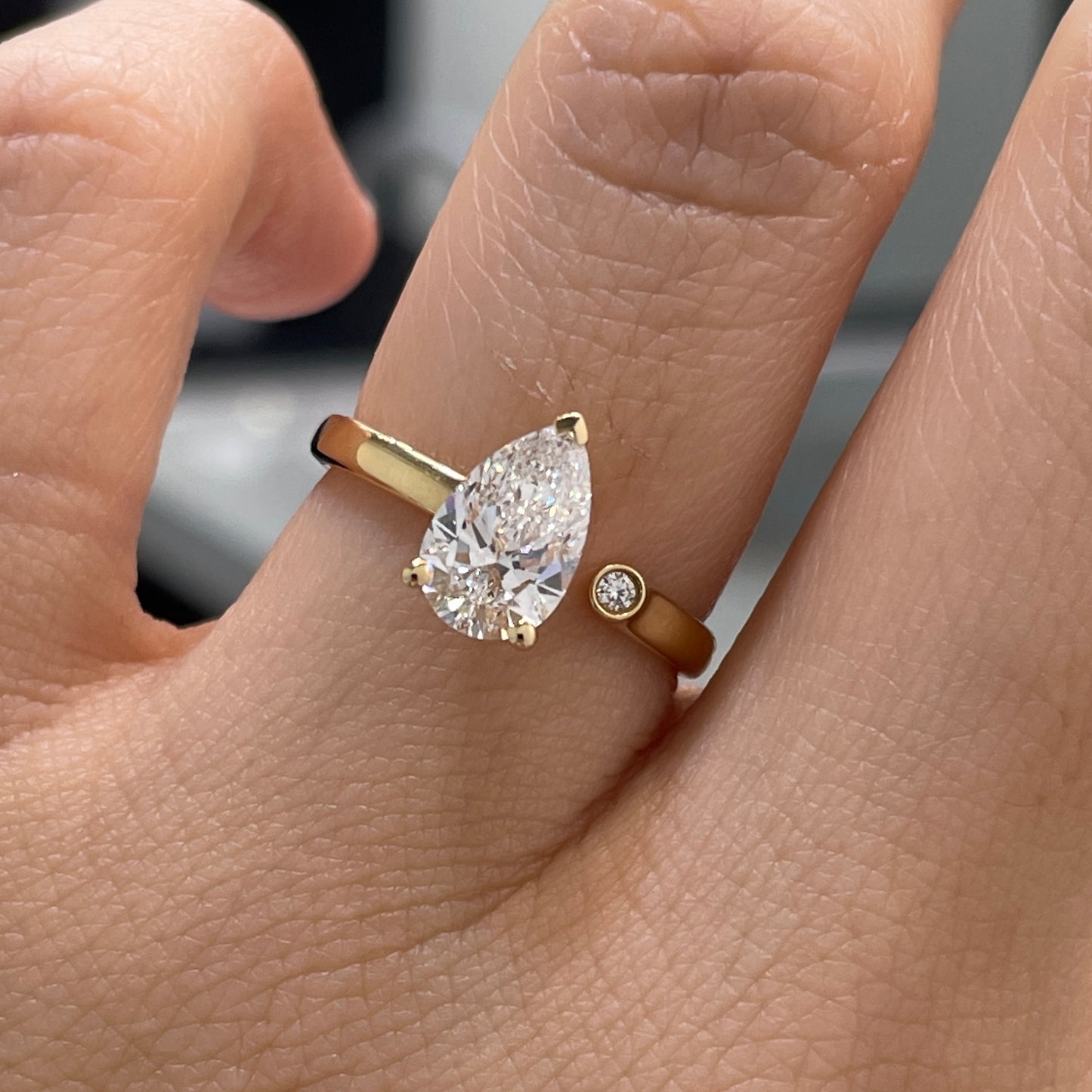 IGI Lab diamond pear shape 1ct open ring
