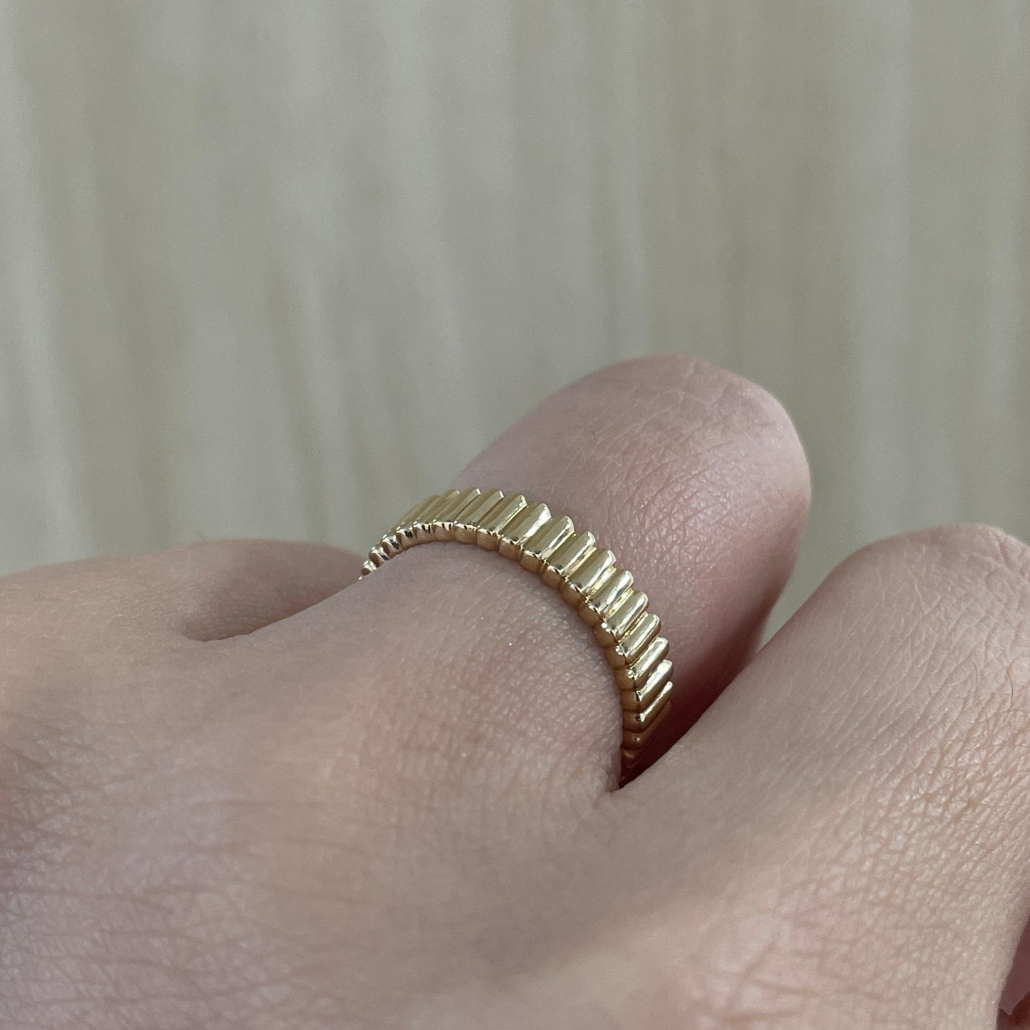 18K vertical line band ring