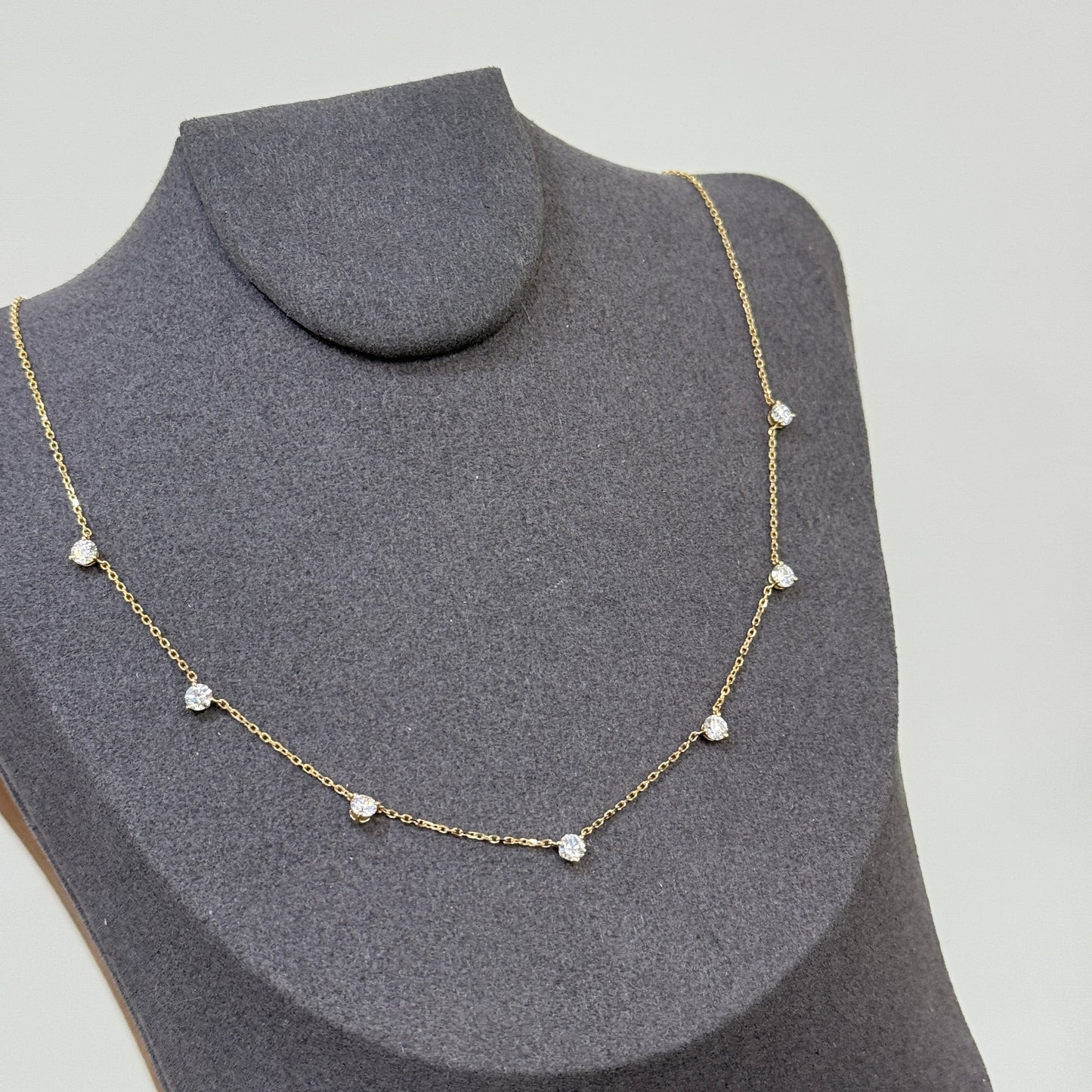 Lab diamond round 0.84ct three-prong necklace