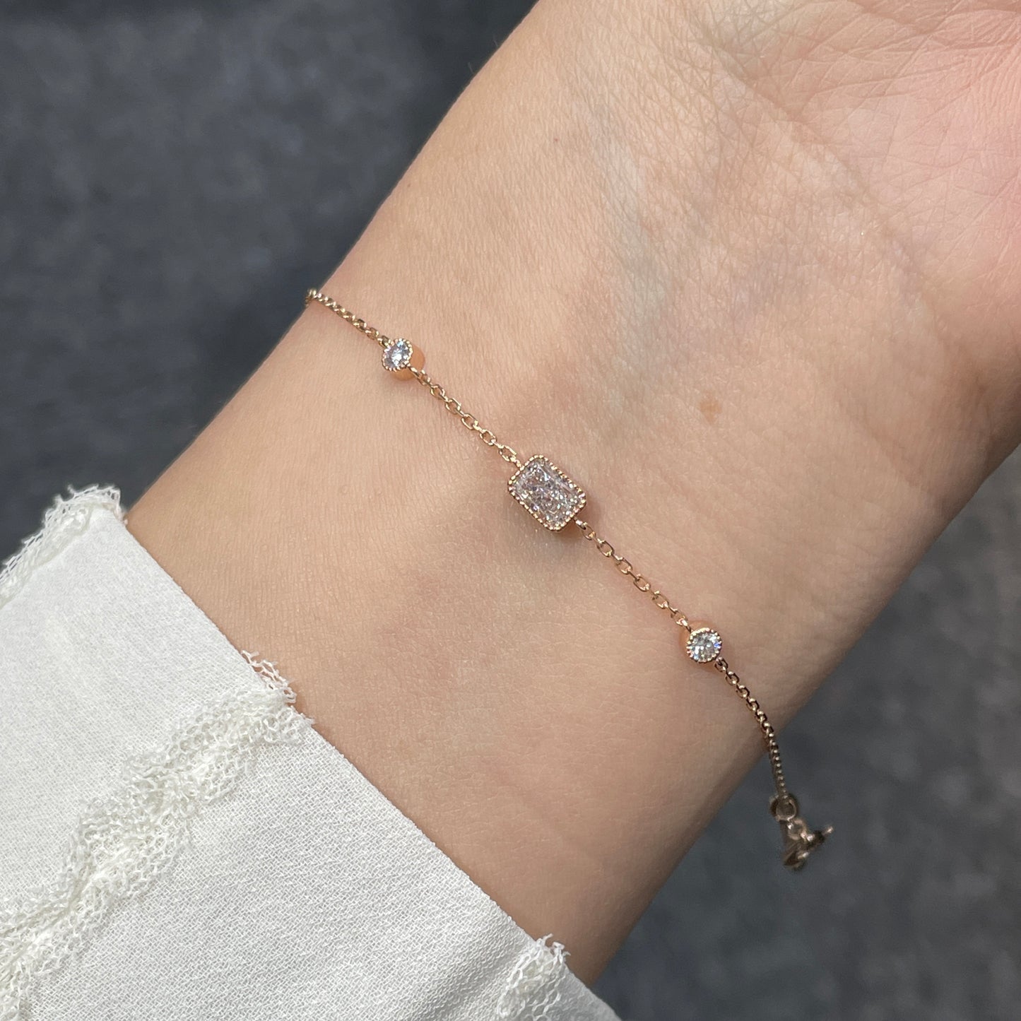 Lab diamond radiant cut 0.5ct milgrain bezel with little diamond bracelet