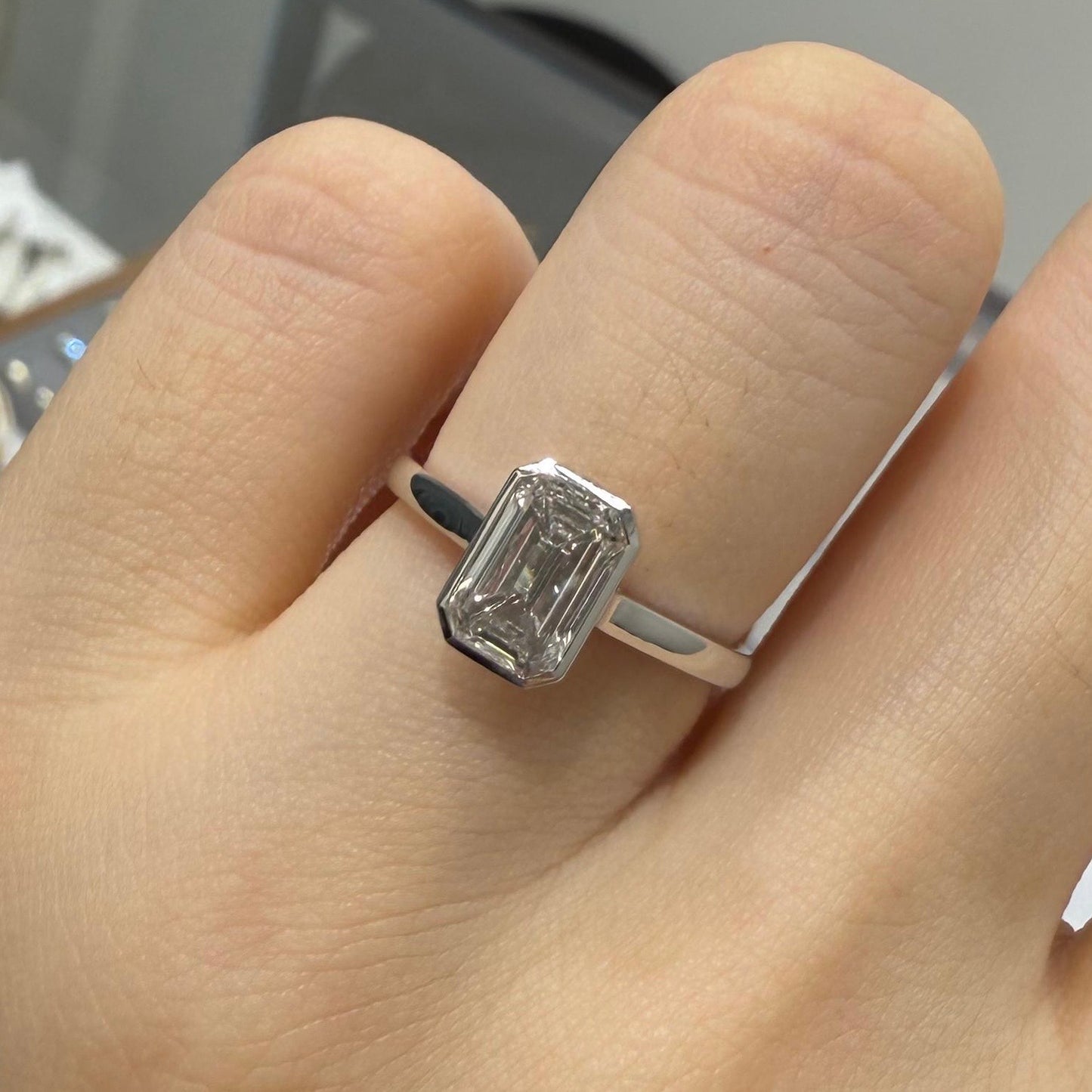 IGI lab diamond Emerald cut 1ct bezel ring