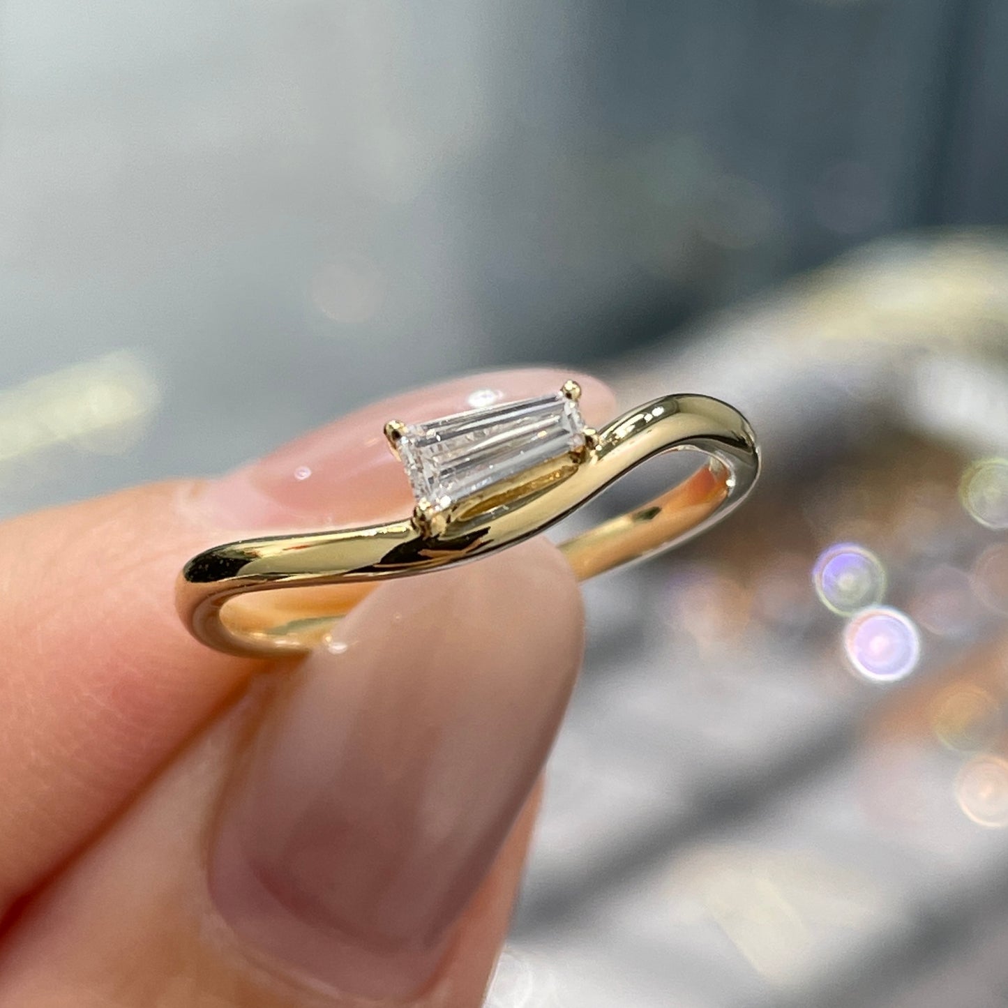 Lab diamond Baguette cut 0.15ct wavy ring