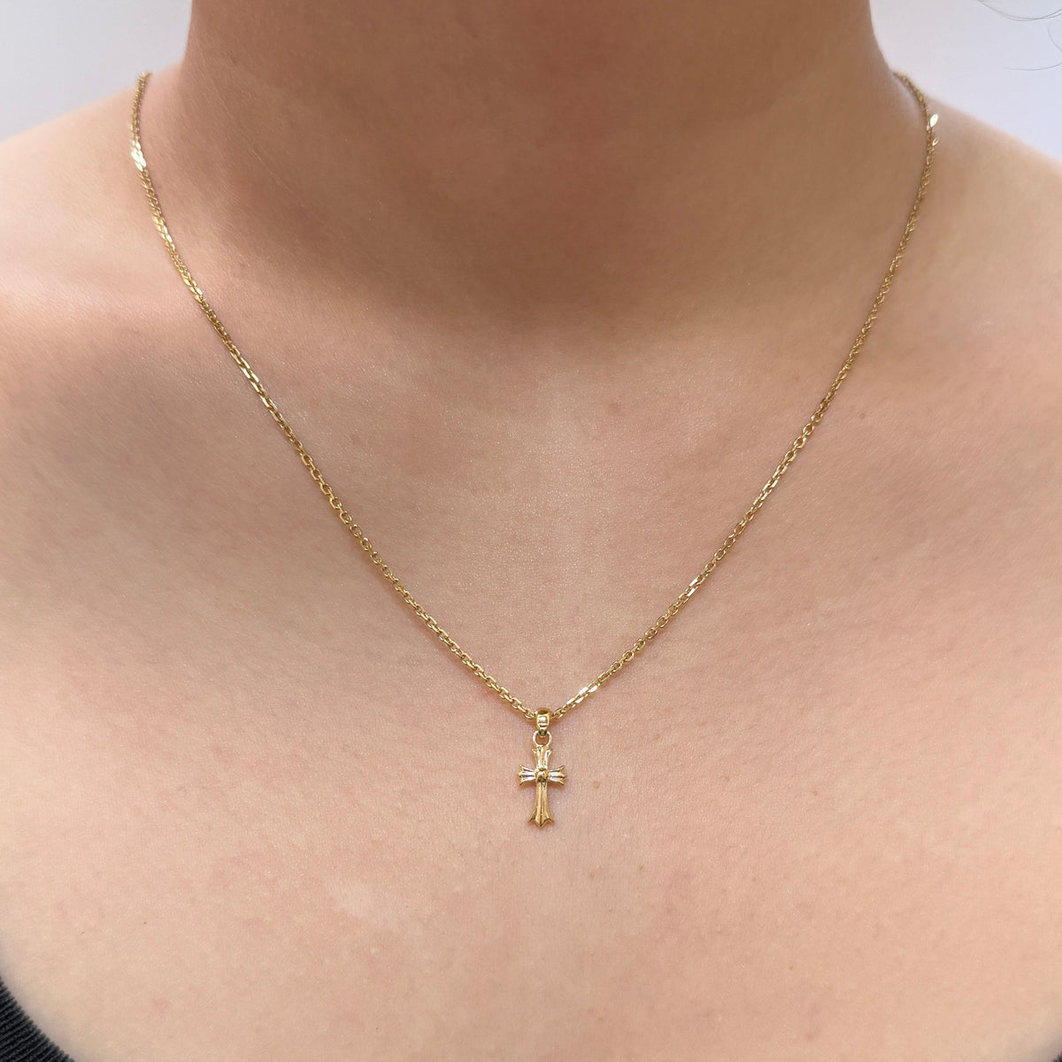9k Lab diamond round cross pave opeb clip pendant
