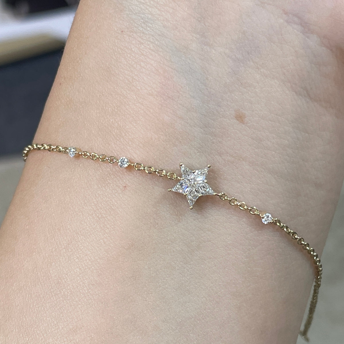 9k Lab diamond kite cut 0.36ct Illusion star with little diamonds thick chain bracelet