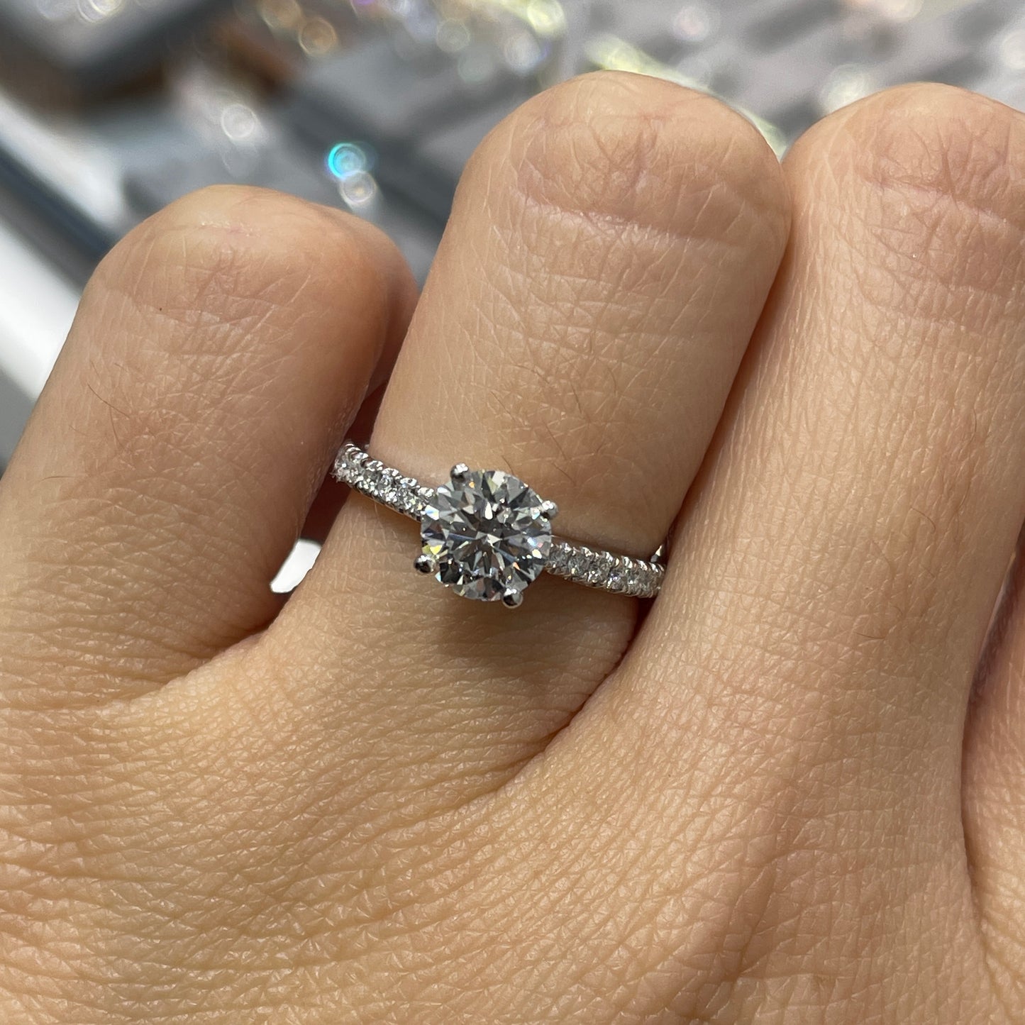 IGI Lab diamond round 1ct four-prong pave ring