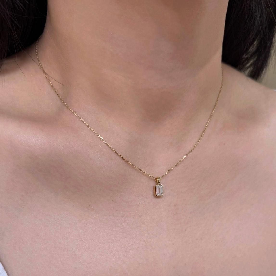 Lab diamond Emerald cut 0.7ct bezel open clip pendant