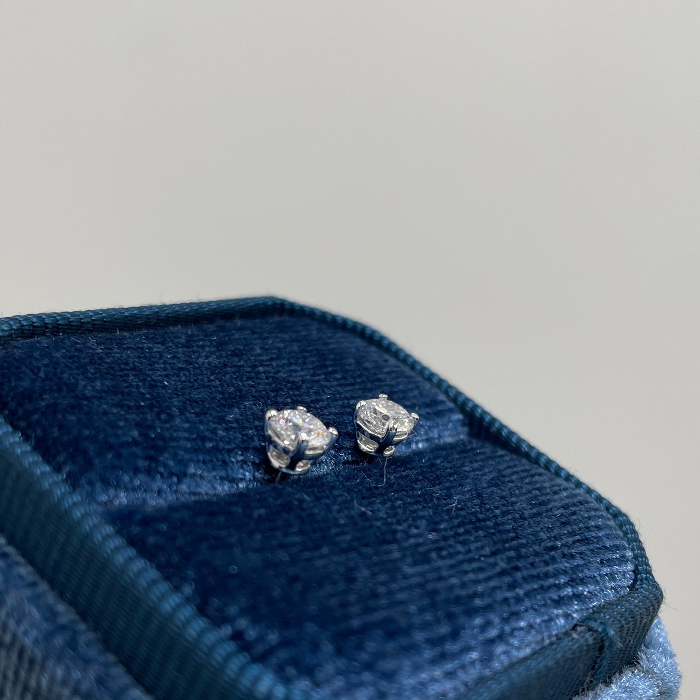 Lab diamond round 0.6ct four-prong stud earrings -pair