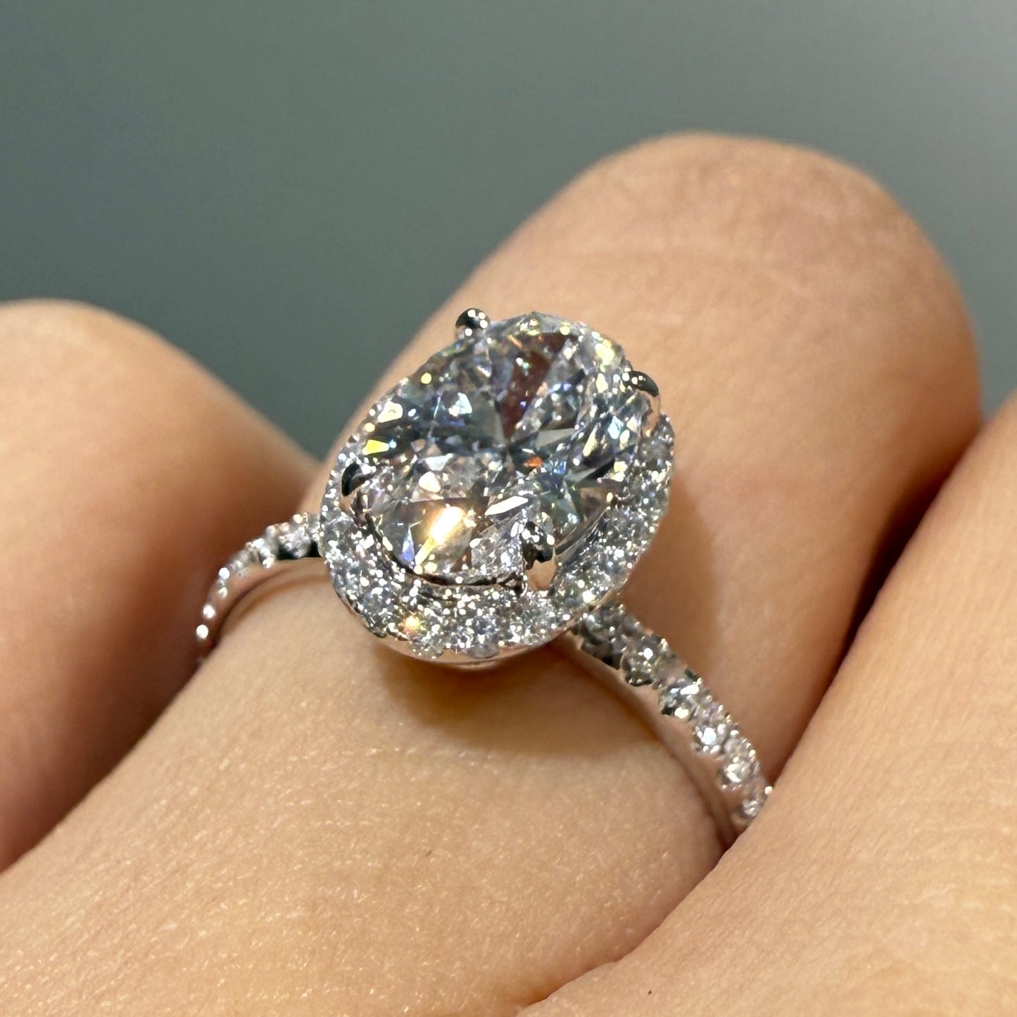 IGI lab diamond Oval shape 1.5ct halo pave ring