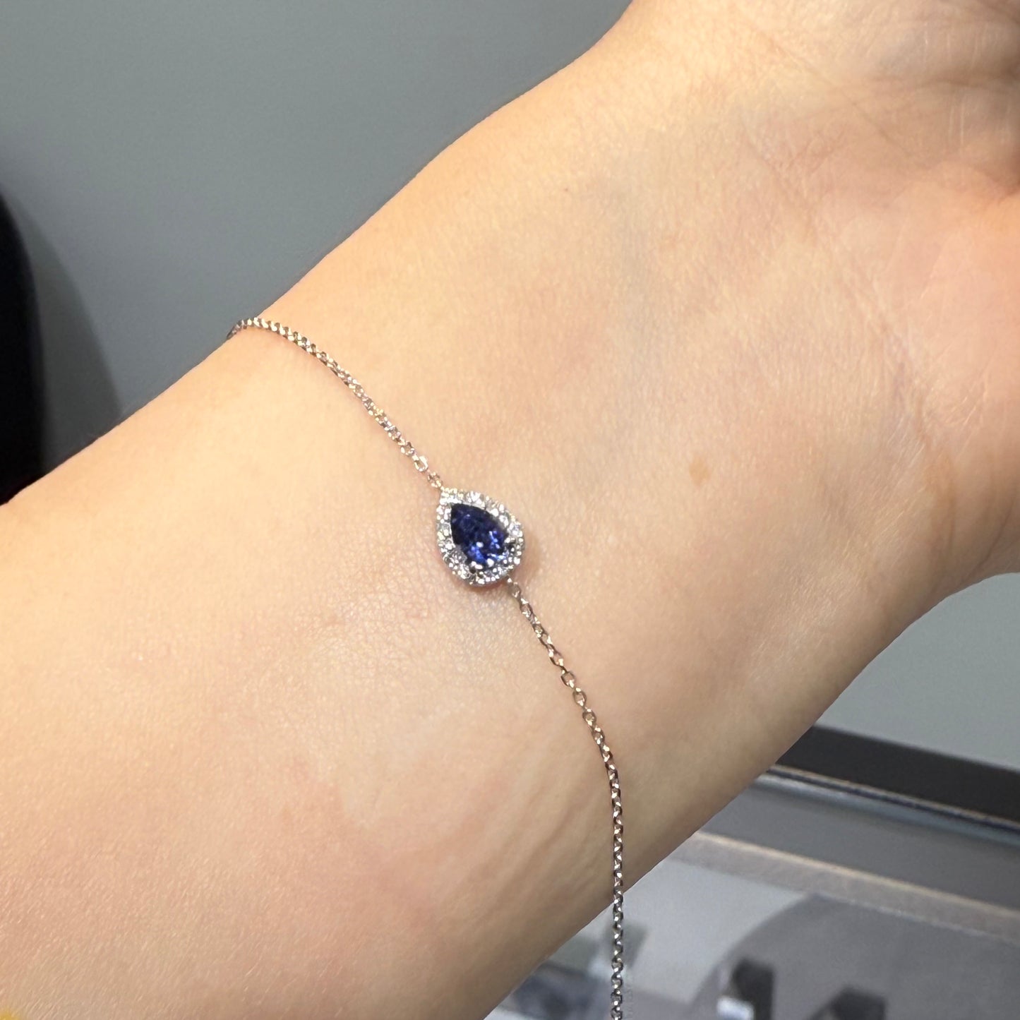 Lab grown royal blue sapphire 0.5ct halo with bubble diamond bracelet