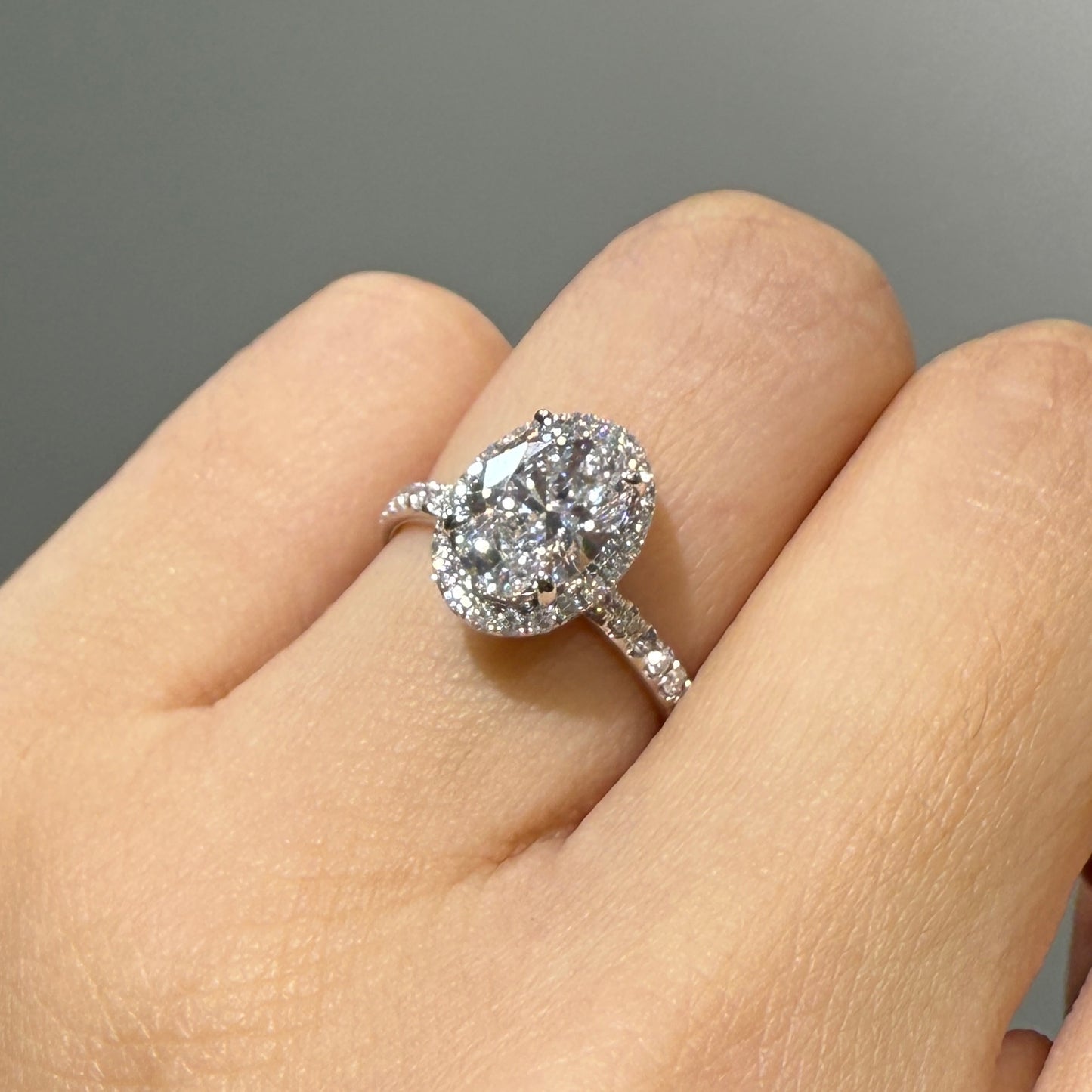 IGI lab diamond Oval shape 1.5ct halo pave ring