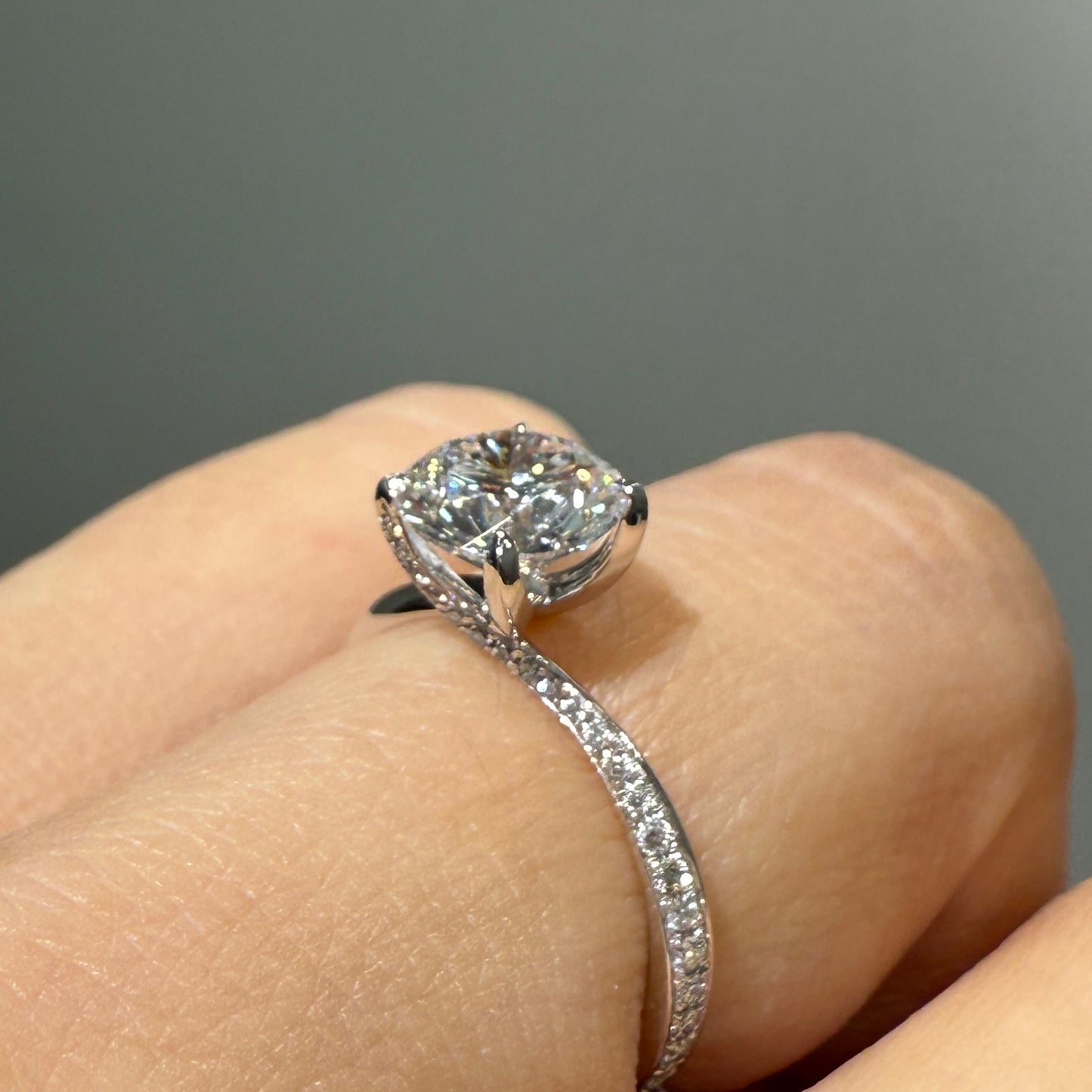 IGI lab diamond 1.5ct round twist pave ring