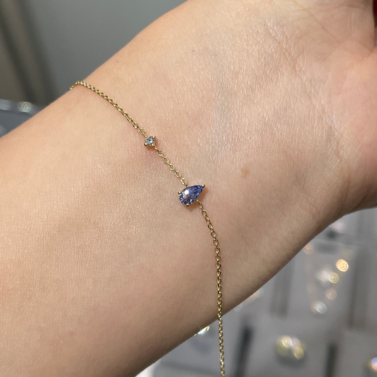 Lab grown sapphire pear shape 0.25ct with little diamond bracelet
