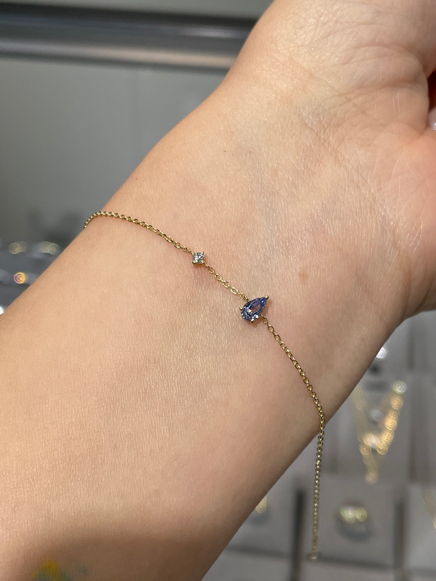 Lab grown sapphire pear shape 0.25ct with little diamond bracelet