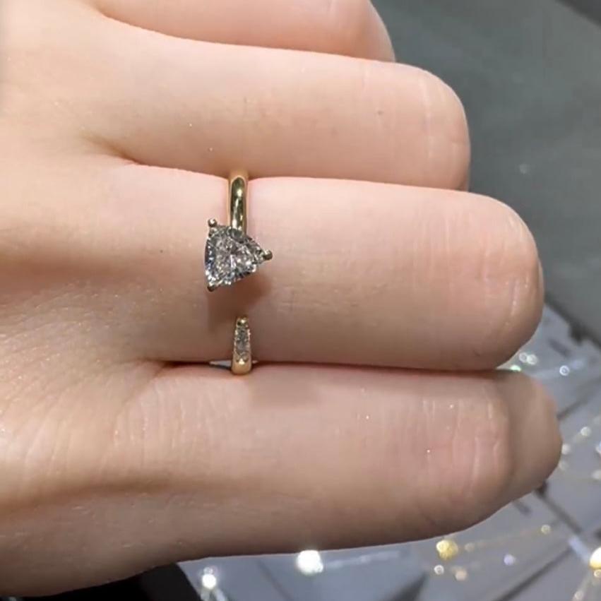 Lab Diamond Trilliant cut 0.4ct open ring