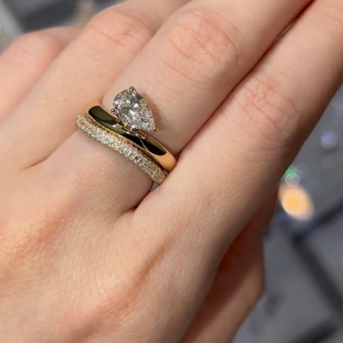 IGI lab diamond Pear 1ct wavy ring